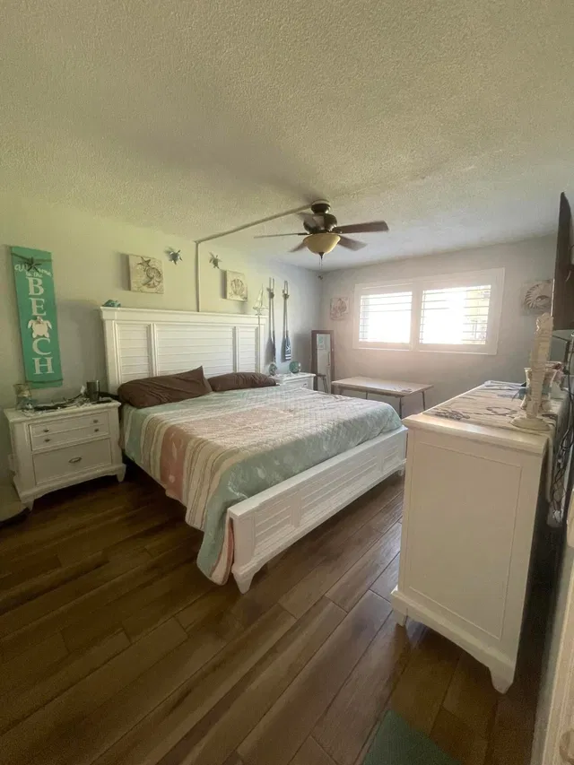 Unit 195 photo 7