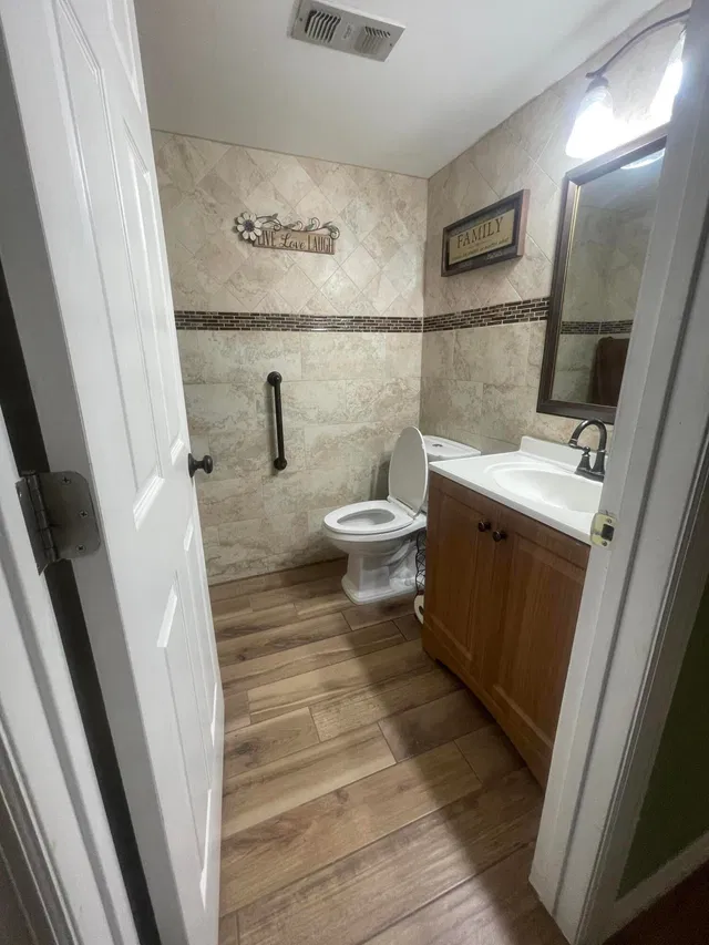 Unit 195 photo 11