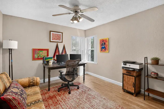 Residence photo 36