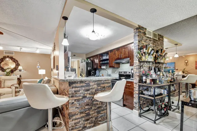  Unit 105 photo 6