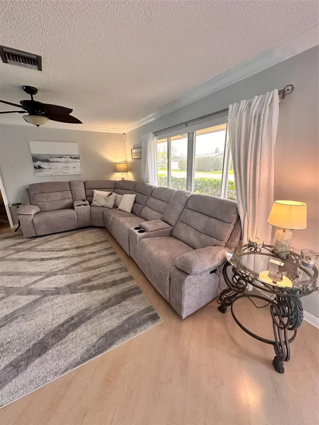 Residence photo 8
