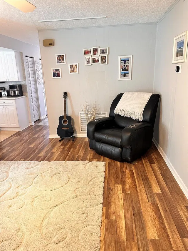 Residence photo 17