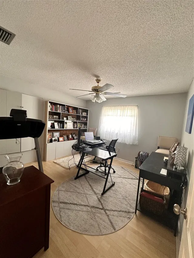 Residence photo 30