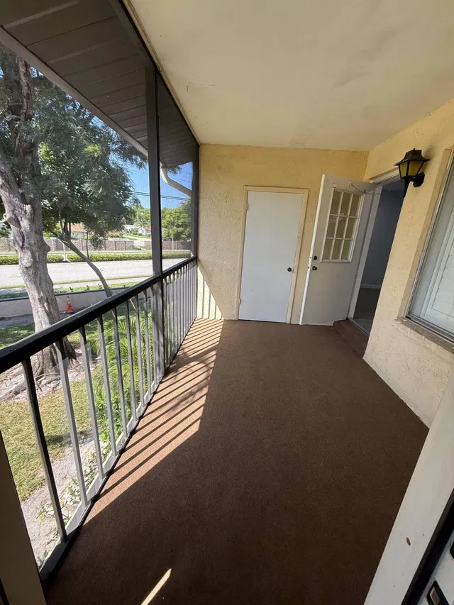 Unit C-2 photo 6