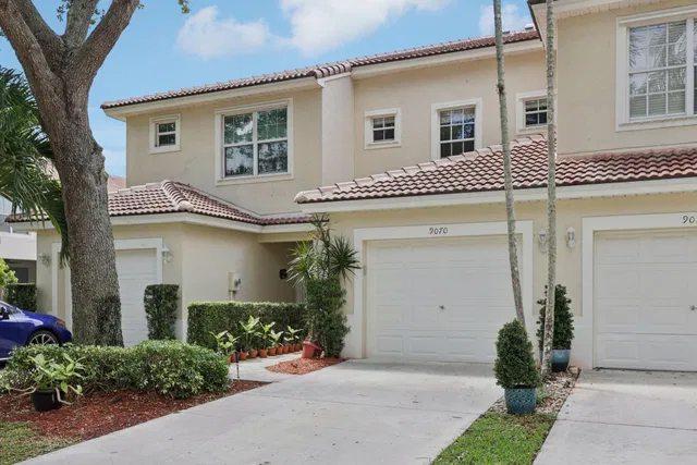 Residence photo 2
