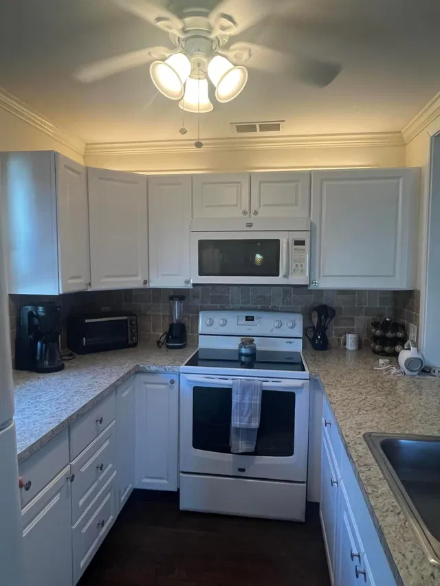 Unit C photo 3