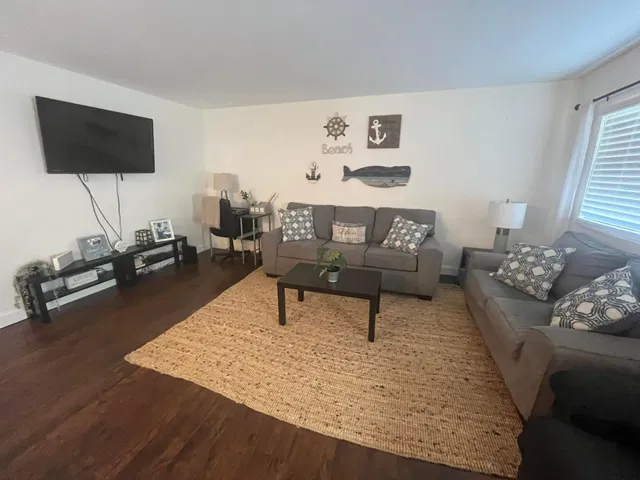 Unit C photo 6