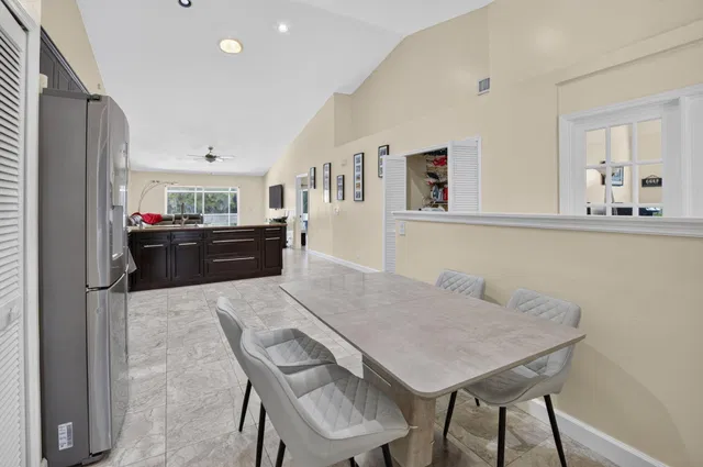  Residence photo 6