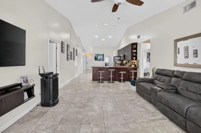  Residence photo 20