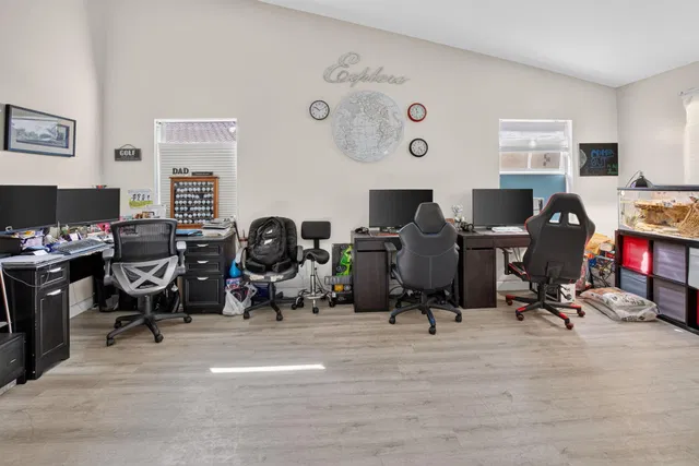  Residence photo 27