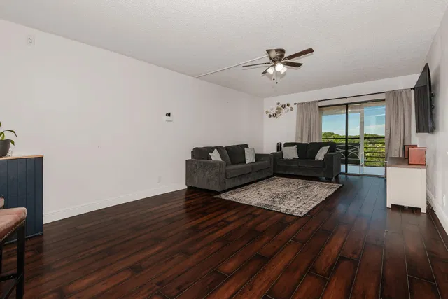 Unit 502 photo 5