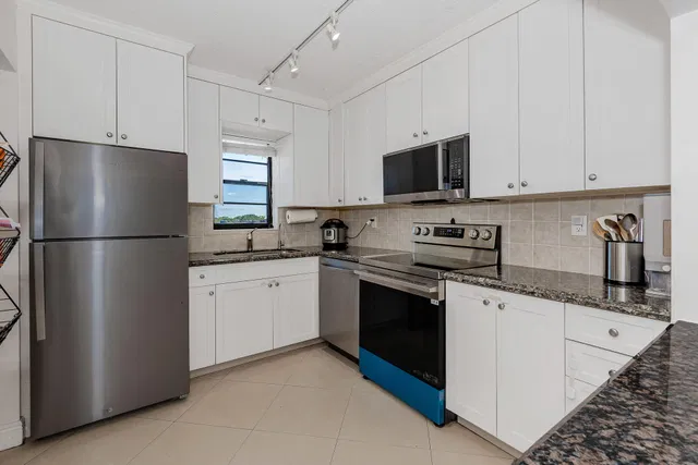 Unit 502 photo 13