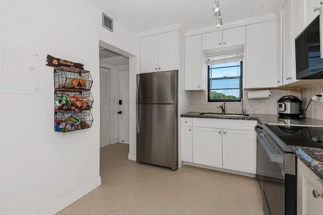 Unit 502 photo 14