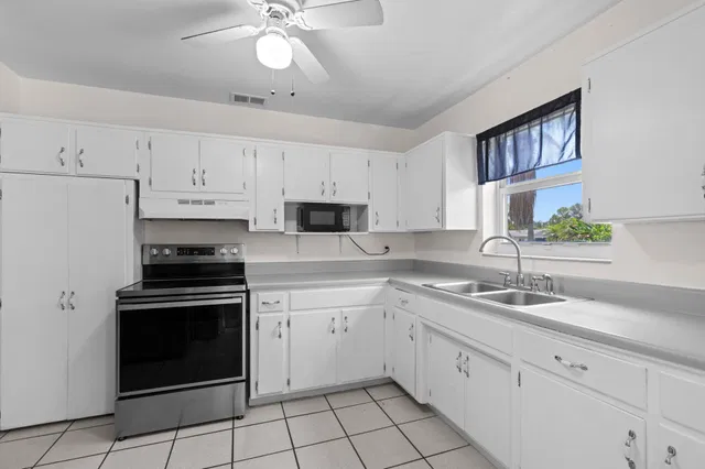 Residence photo 6