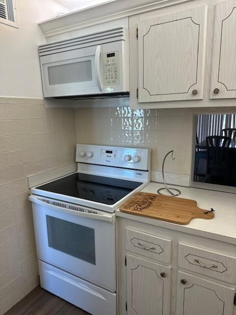 Unit 208 photo 11