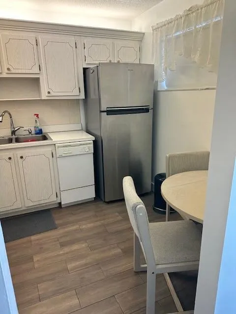Unit 208 photo 12