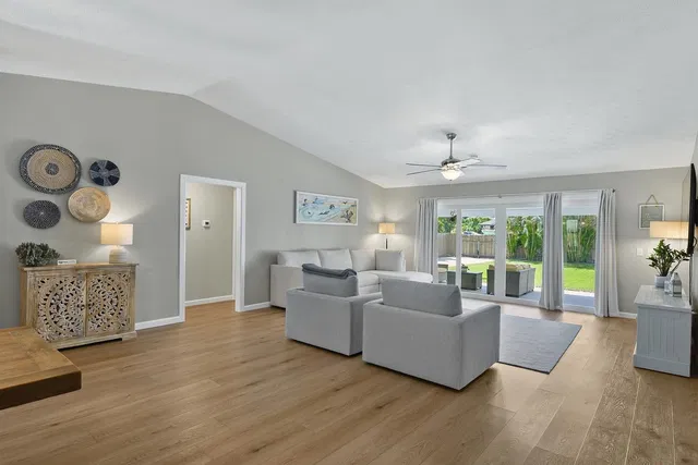 Rocky Point Residence photo 9