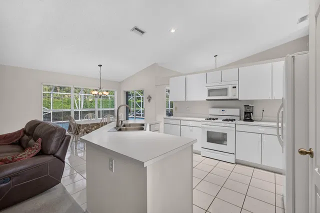 Residence photo 18