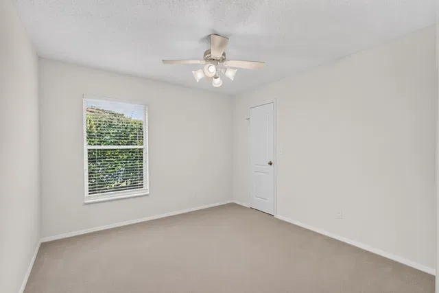 Residence photo 32