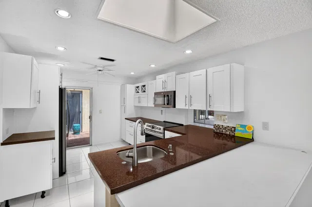  Residence photo 6