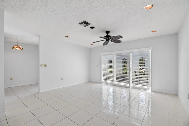  Residence photo 8