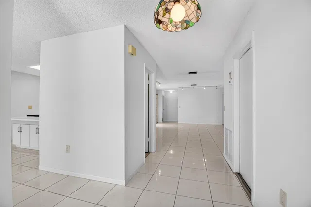 Residence photo 9