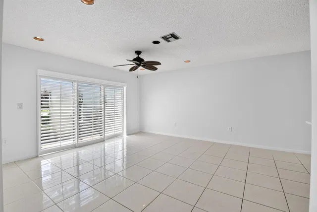  Residence photo 11