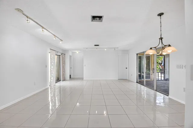  Residence photo 20