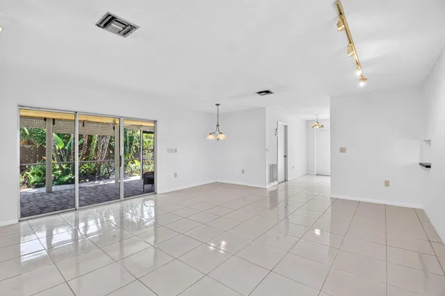  Residence photo 22