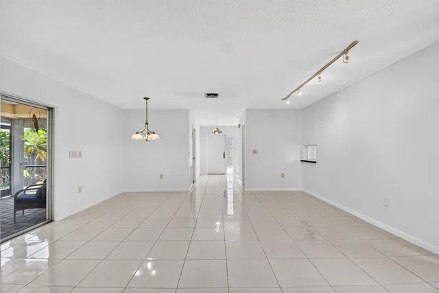 Residence photo 23