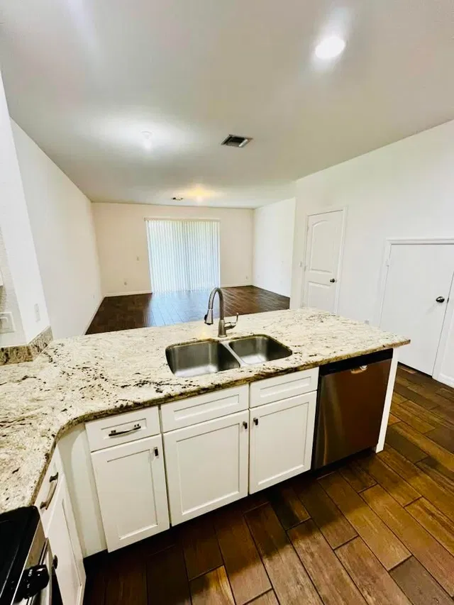 Residence photo 3