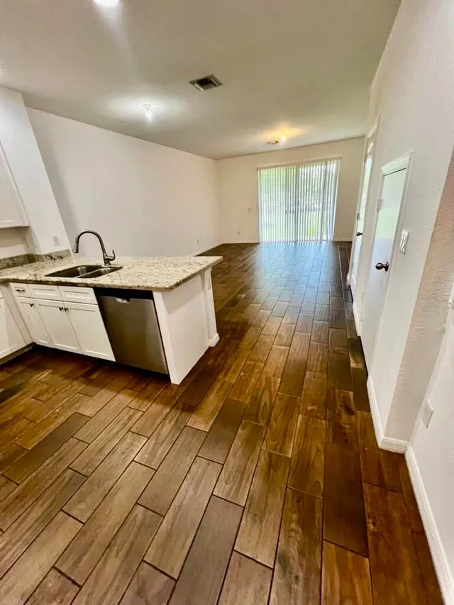 Residence photo 4