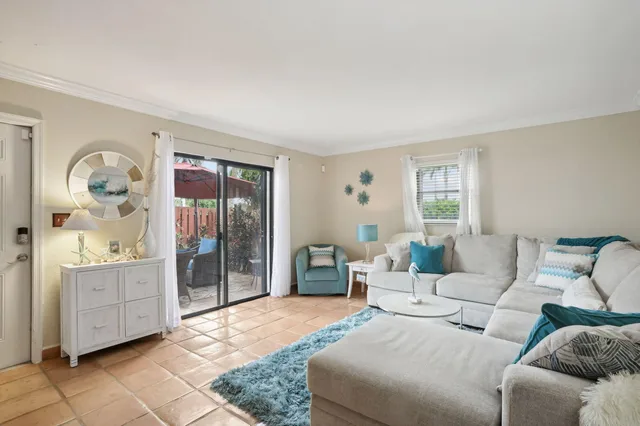 Residence photo 9