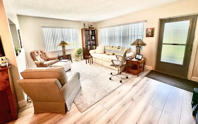 Residence photo 2