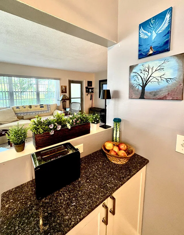 Residence photo 5
