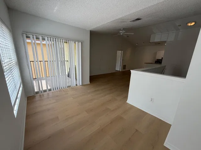 Unit 1304 photo 2