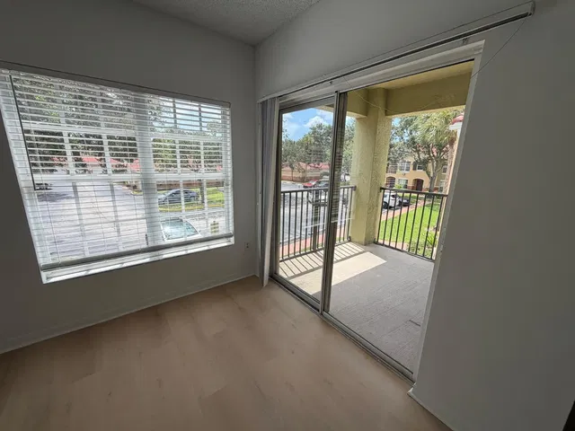 Unit 1304 photo 3