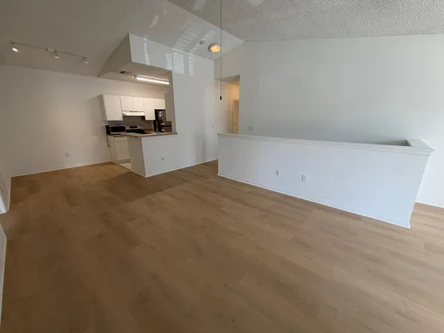Unit 1304 photo 5