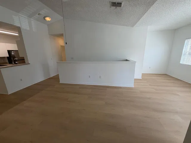 Unit 1304 photo 6