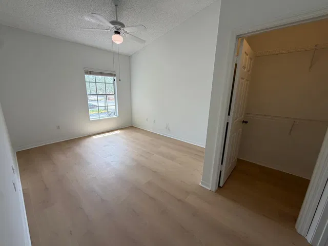 Unit 1304 photo 9