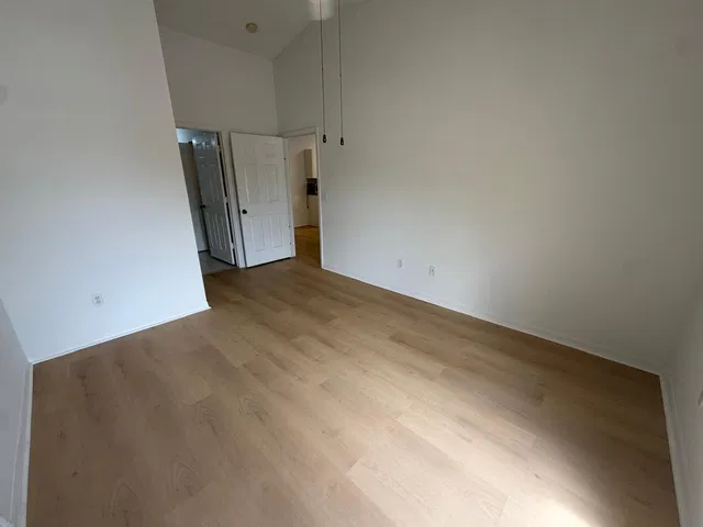 Unit 1304 photo 13