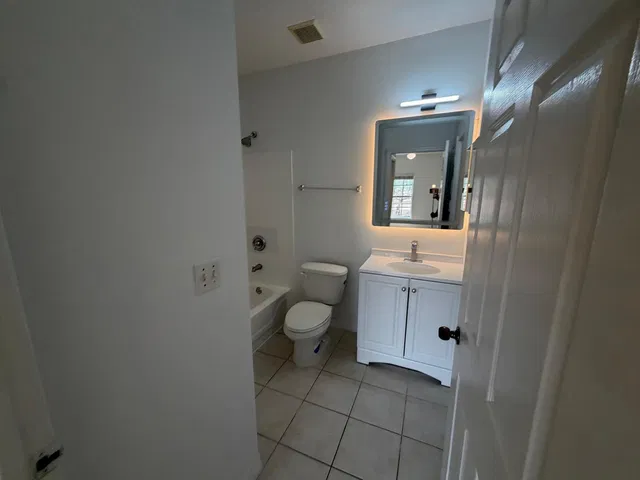 Unit 1304 photo 14
