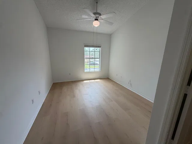 Unit 1304 photo 15