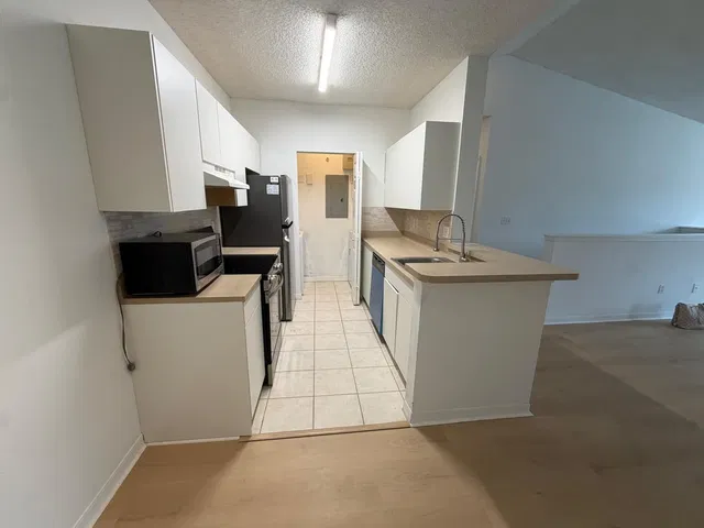 Unit 1304 photo 18