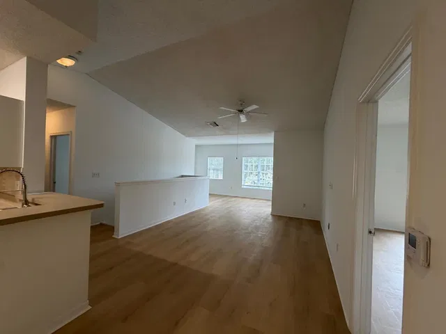 Unit 1304 photo 19