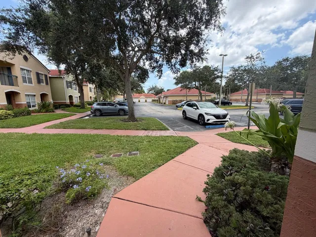 Unit 1304 photo 20