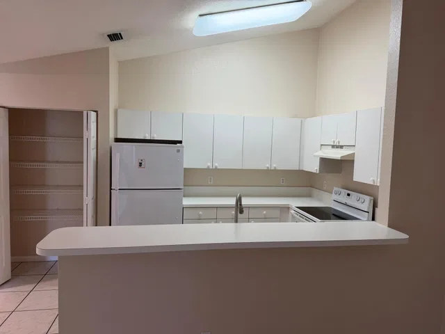 Residence photo 5