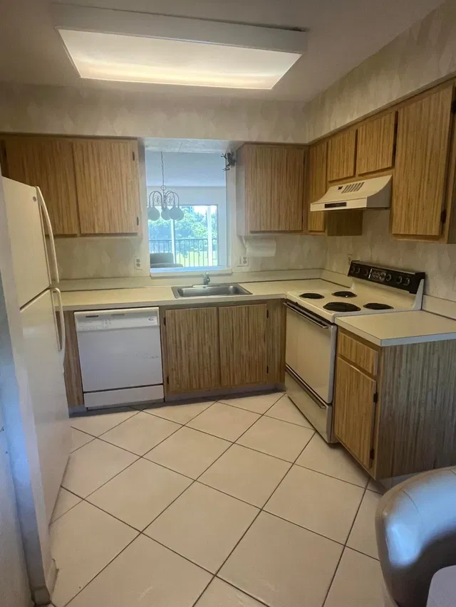  Unit #302 photo 4