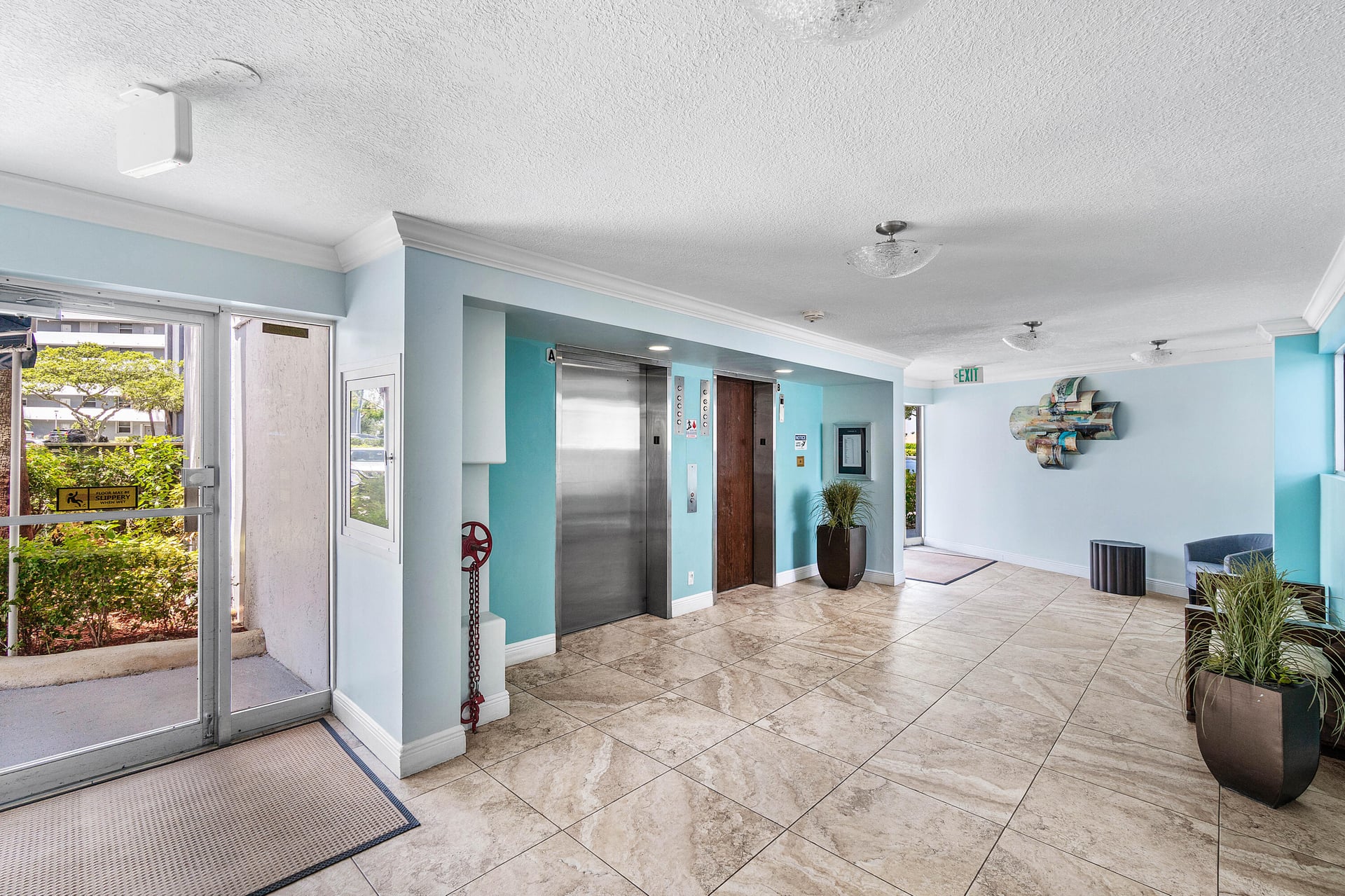 Unit 513 photo 5