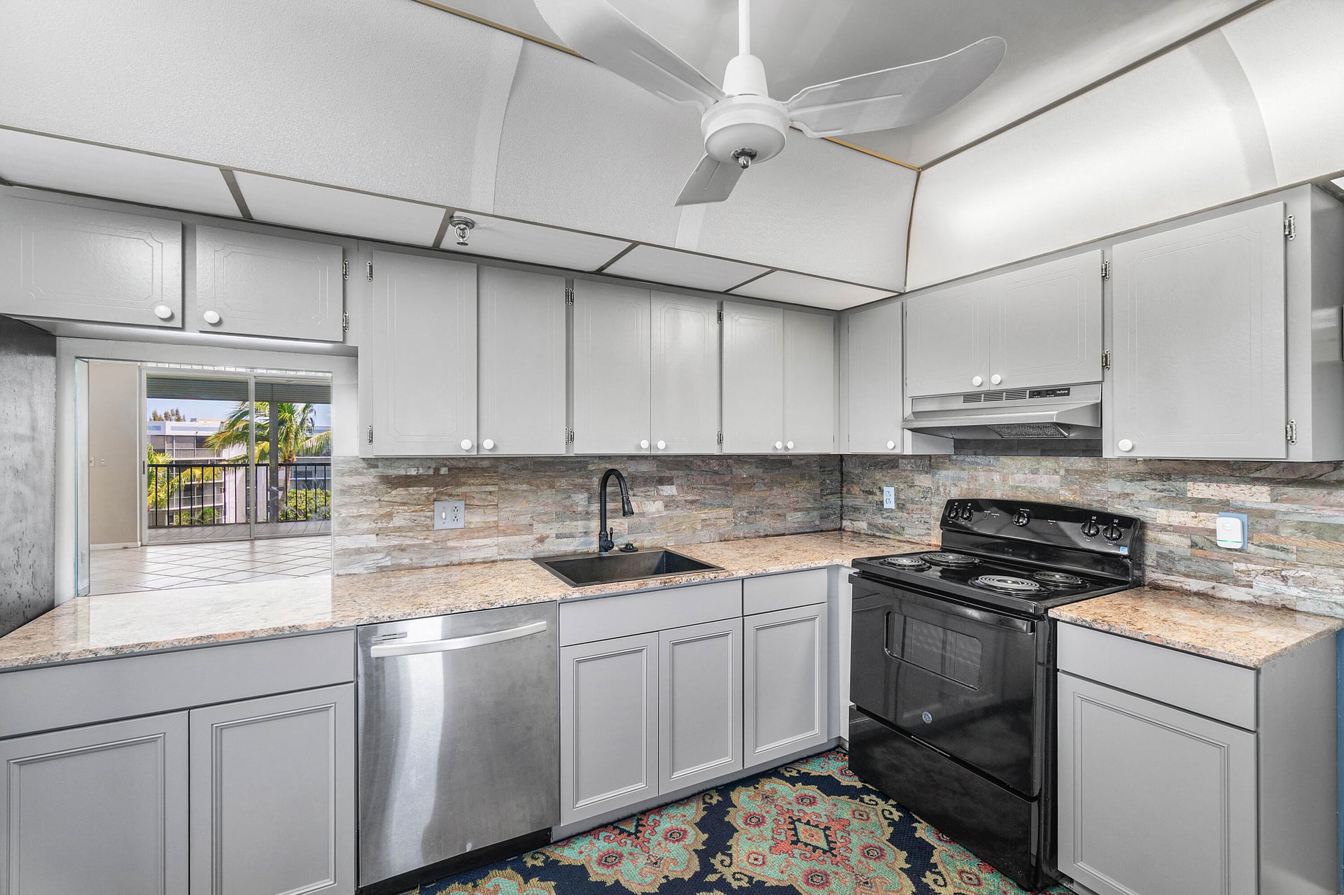 Unit 513 photo 8